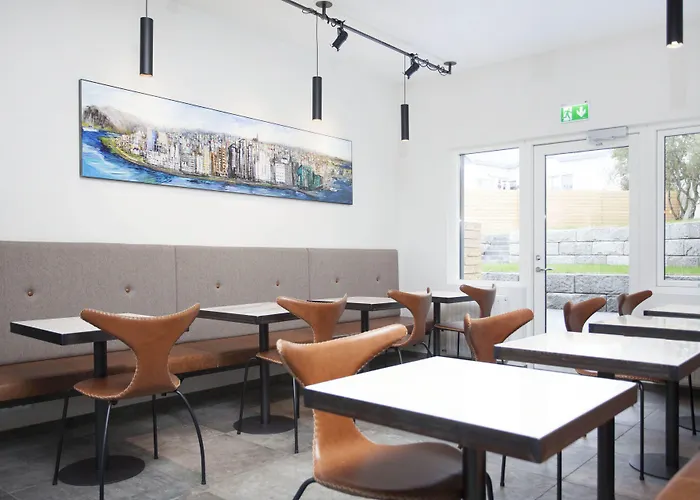 Hotel with pool: Nordurey Hotel City Garden