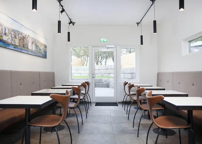 Hotel with pool: Nordurey Hotel City Garden